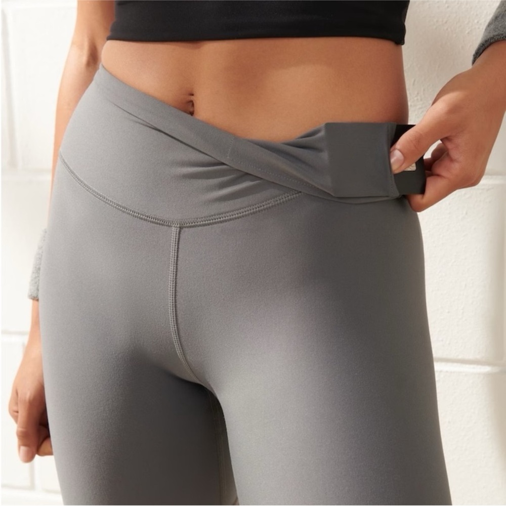 Abercrombie YPB sculptLUX Ultra high-rise Bike Short 7” Gray Sizs Medium